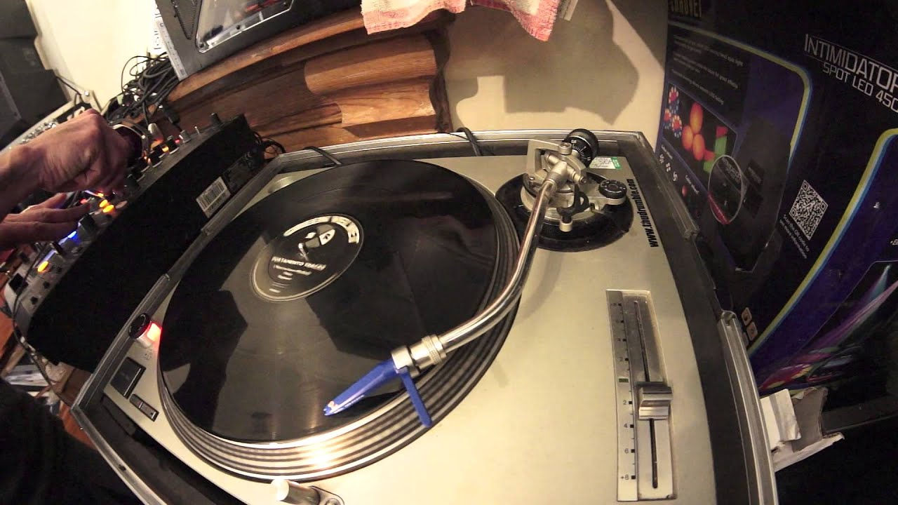 DJ MIXING LESSON ON RIDING THE PITCH FOR VINYL CDJ AND CONTROLLER.