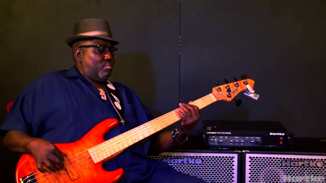 Nate Watts z zespołu Stevie Wonder opowiada o swoim sprzęcie Hartke