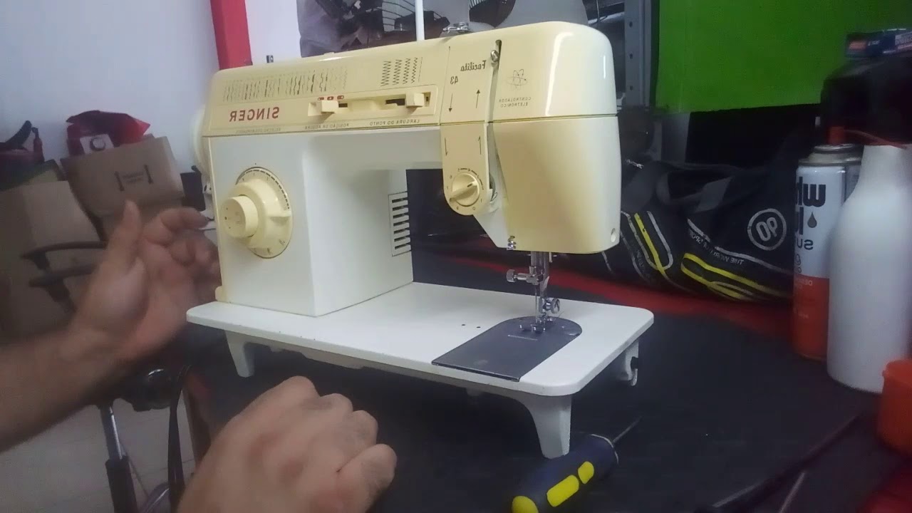 Como colocar a trava do Volante da Máquina de Costura SINGER Facilita 43....
