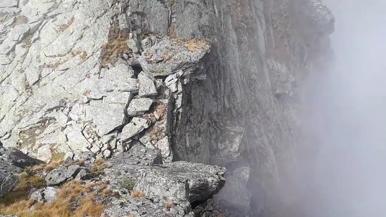 Vf.LESPEZI 2517 m - Vf.CORNUL CALTUNULUI 2505 m - pasajul de trecere pe sus.
