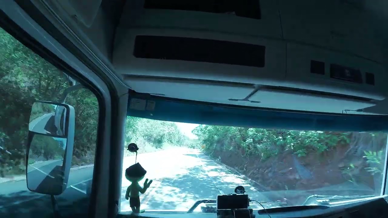 15 / ACIDENTE OLHA ONDE PAROU O CAMINHÃO MUNICÍPIO DE SALINAS MINAS GERAIS BR 251