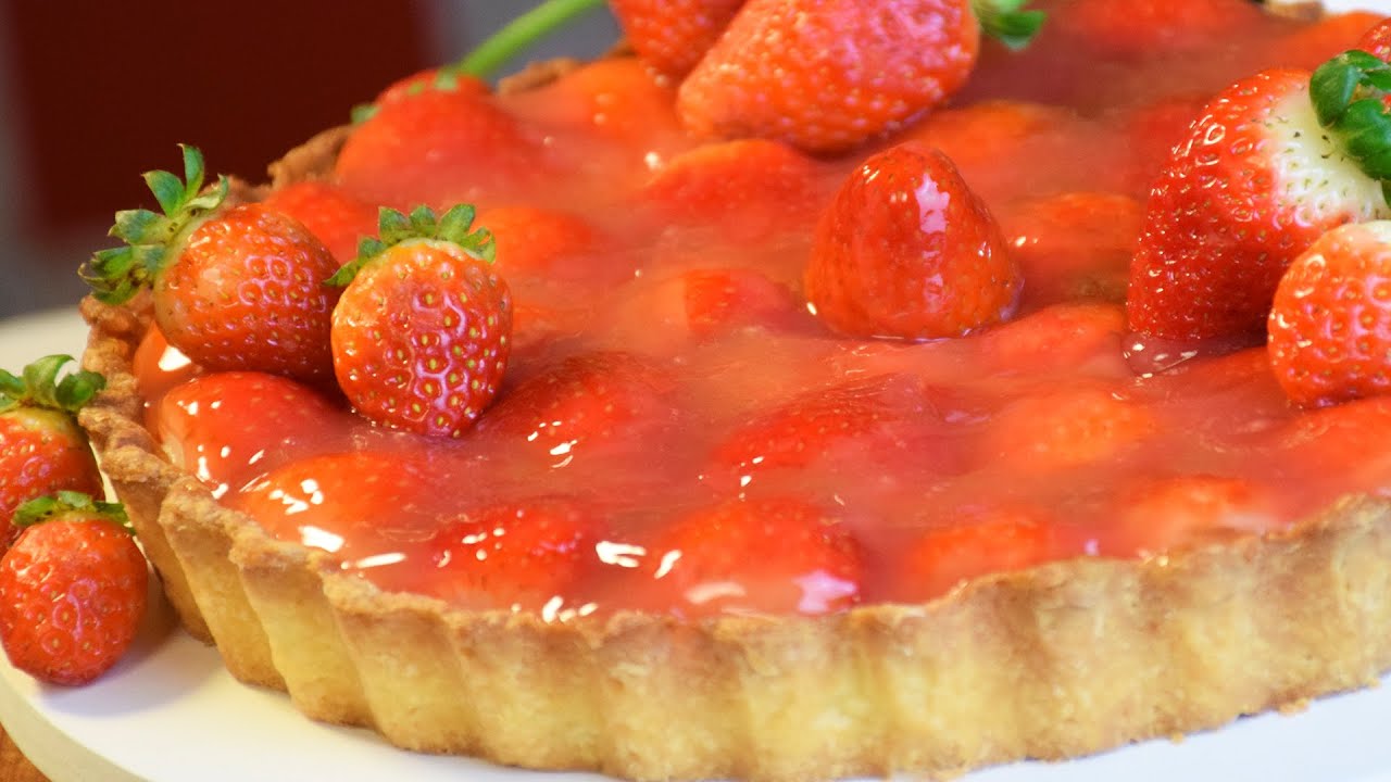 TORTA DE MORANGO DE PADARIA | MASSA DOCE, CREME DE CONFEITEIRO RÁPIDO E GEL DE BRILHO