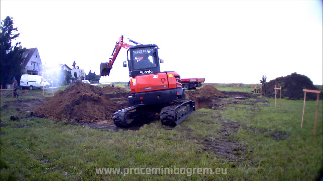 Kubota U55-4 výkop základů