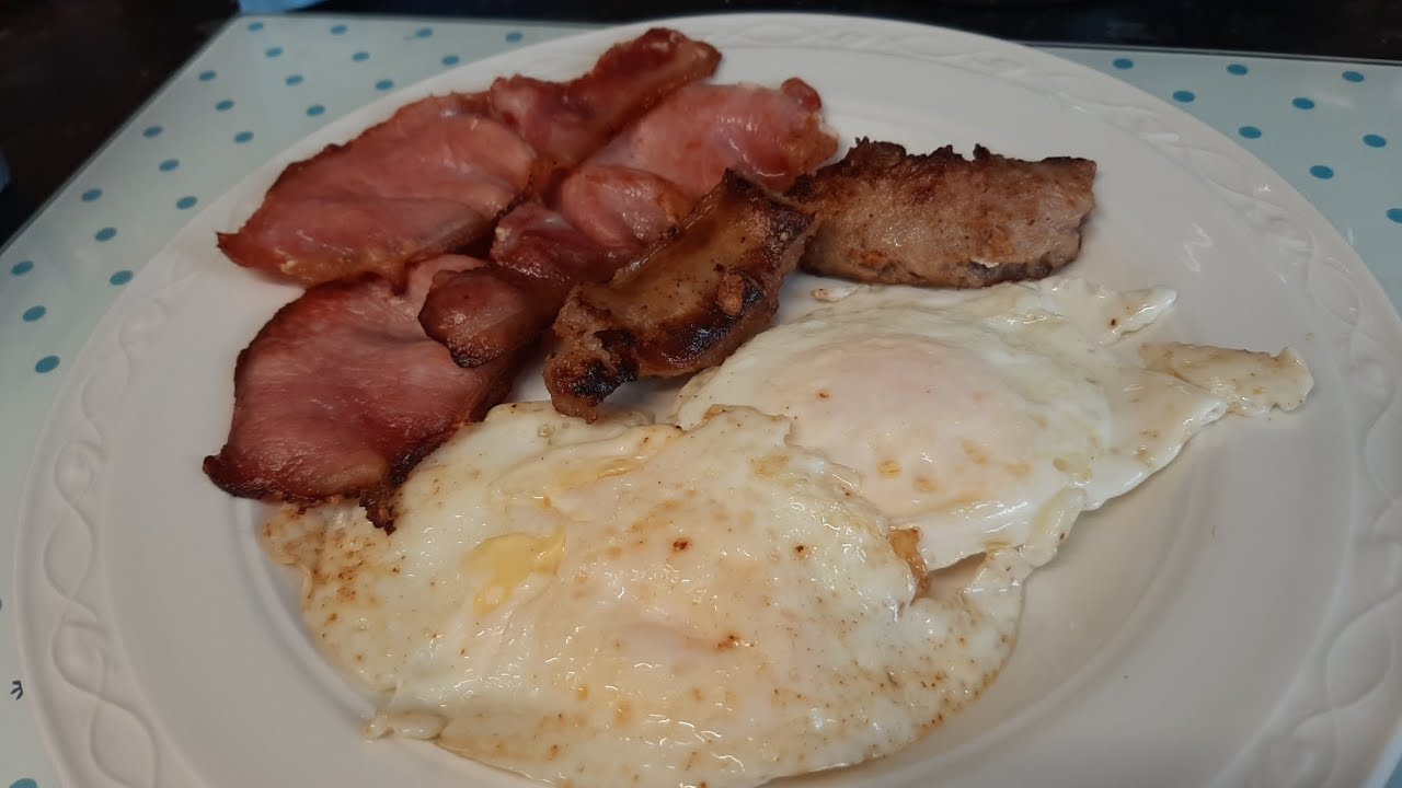 Carnivore day 3 breakfast fried eggs and bacon 