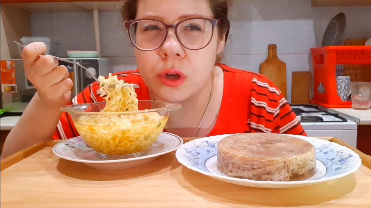 Мукбанг Обжор Доширак Холодец/Жру всё что не приколочено/Есть ли у меня не любимая еда?