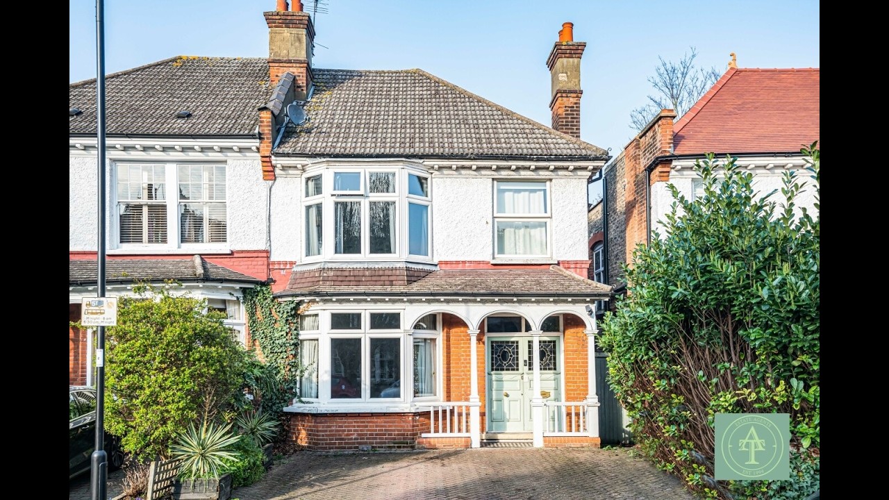 Four Bedroom Linked Semi, N21