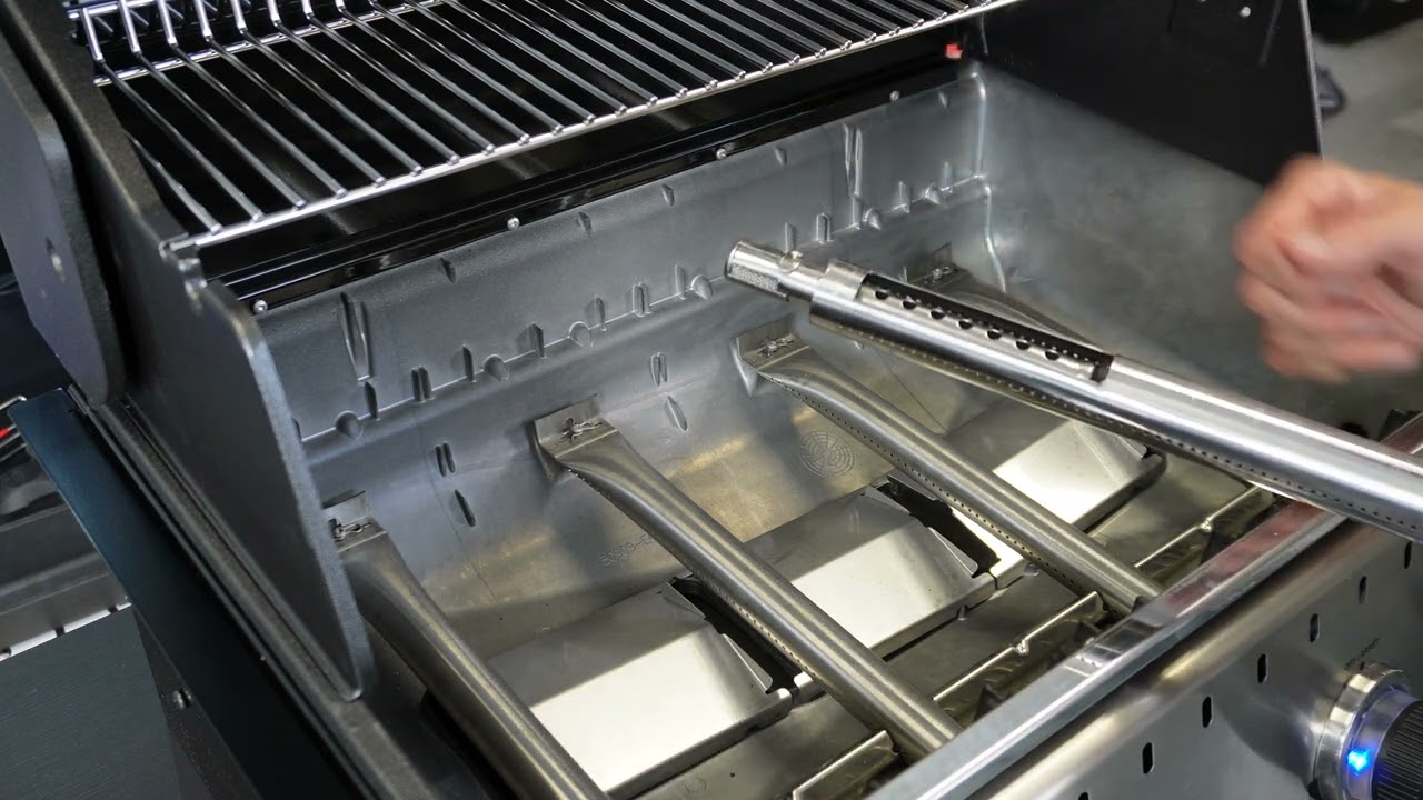 Plynový gril určený pro vestavbu do venkovní kuchyně Broil King Baron 420 built-in.