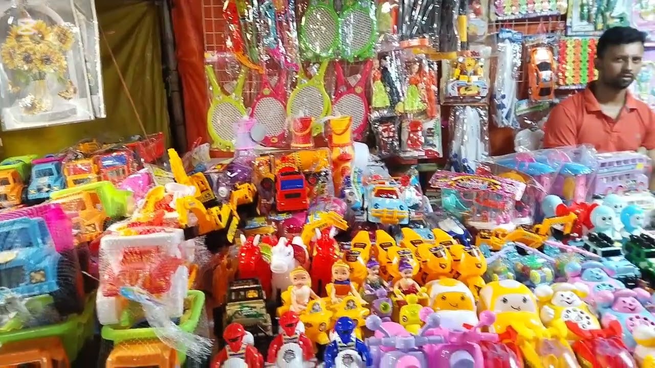 মেলাতে ঘোরাফেরা
