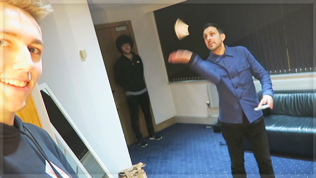 A MOUSE, A MAGICIAN AND AN IDIOT!!