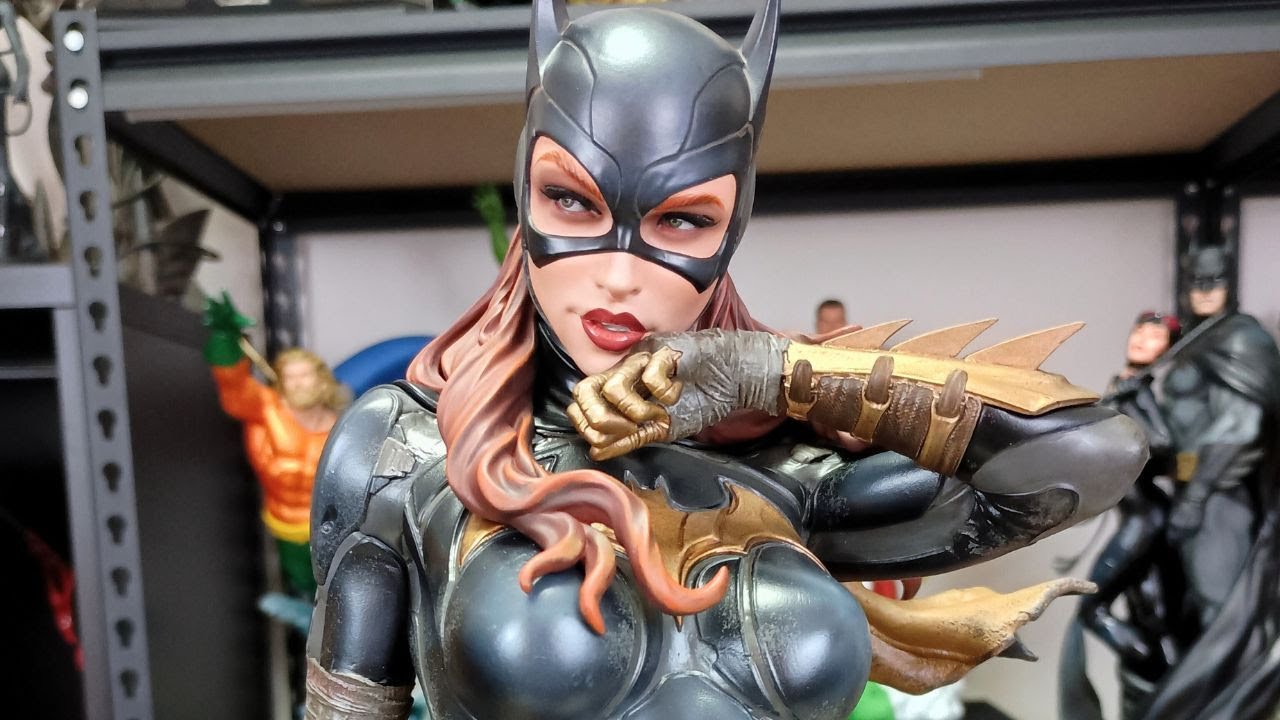 Unboxing & Review: Batgirl Premium Format by Sideshow Collectibles!