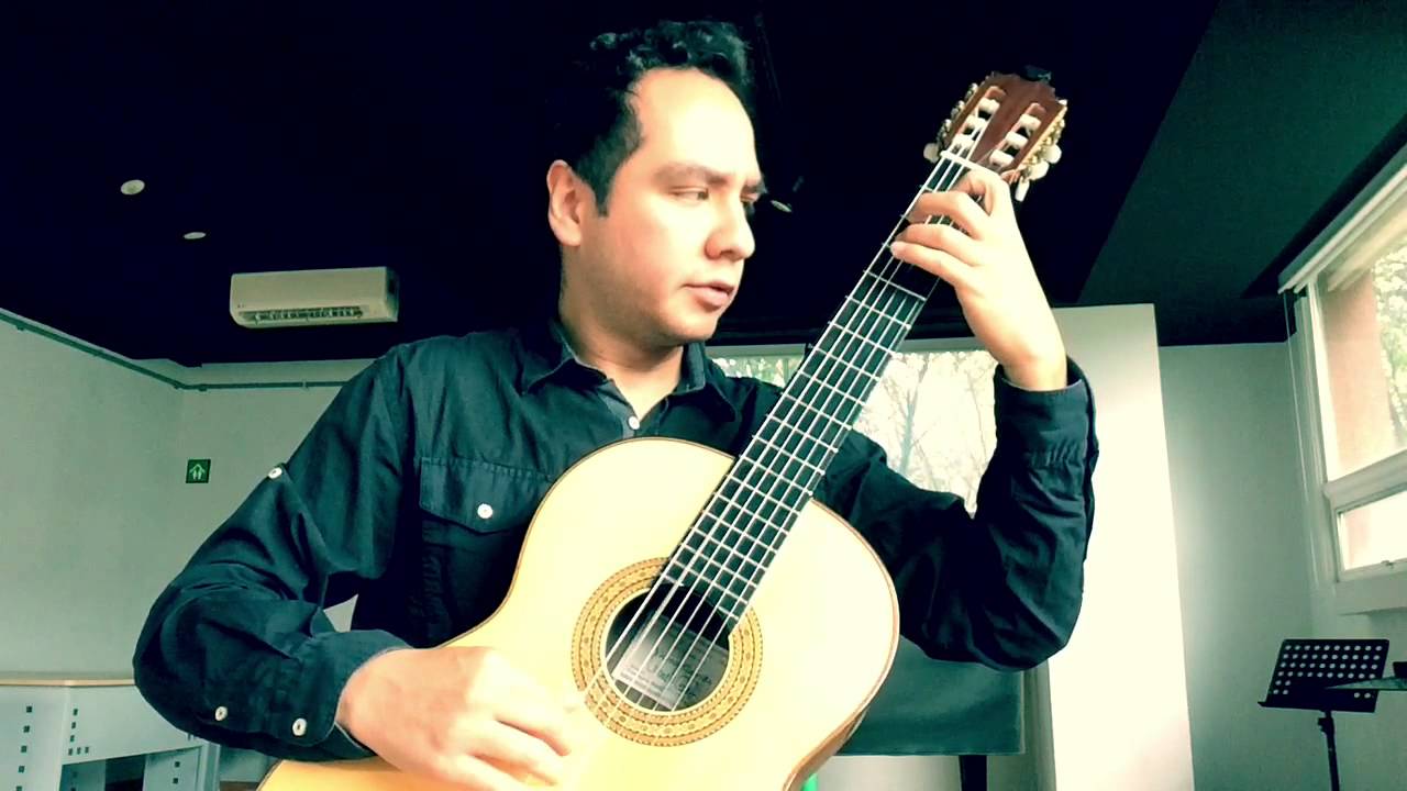 Carlos Martínez Larrauri plays Sonata K 239 by Domenico Scarlatti (1685 - 1757)