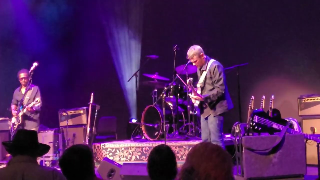North Mississippi Allstars  Shake 'Em On Down at the Barns