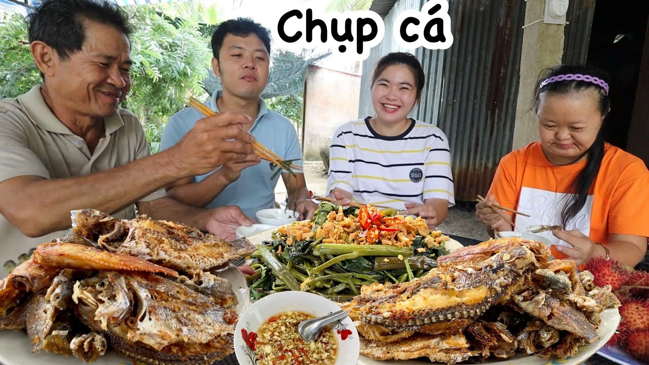 Chụp cá dính thấy mê. Quyên đem CHIÊN GIÒN, RAU MUỐNG XÀO. Bửa cơm gia đình miền tây. Quê Tôi #43