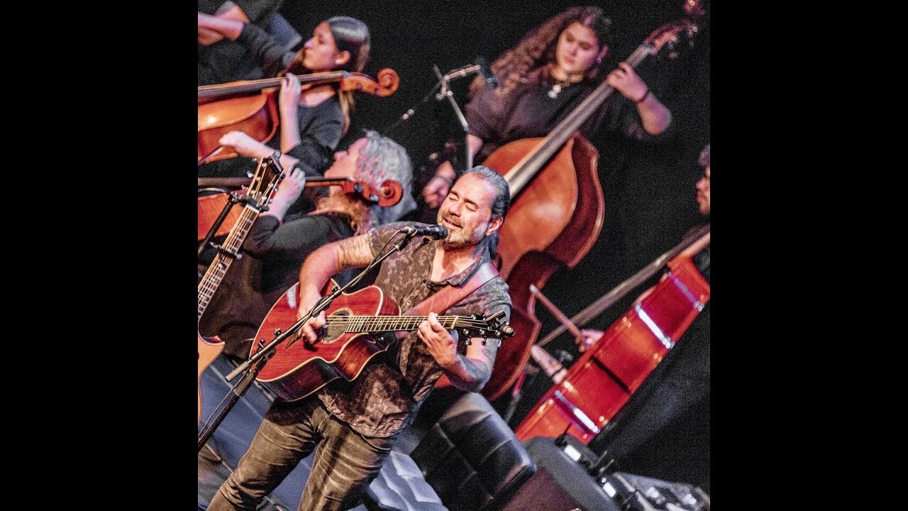 Alfons Hasenknopf & Band: Live im OVAL in Salzburg mit dem Passauer Pop Orchester