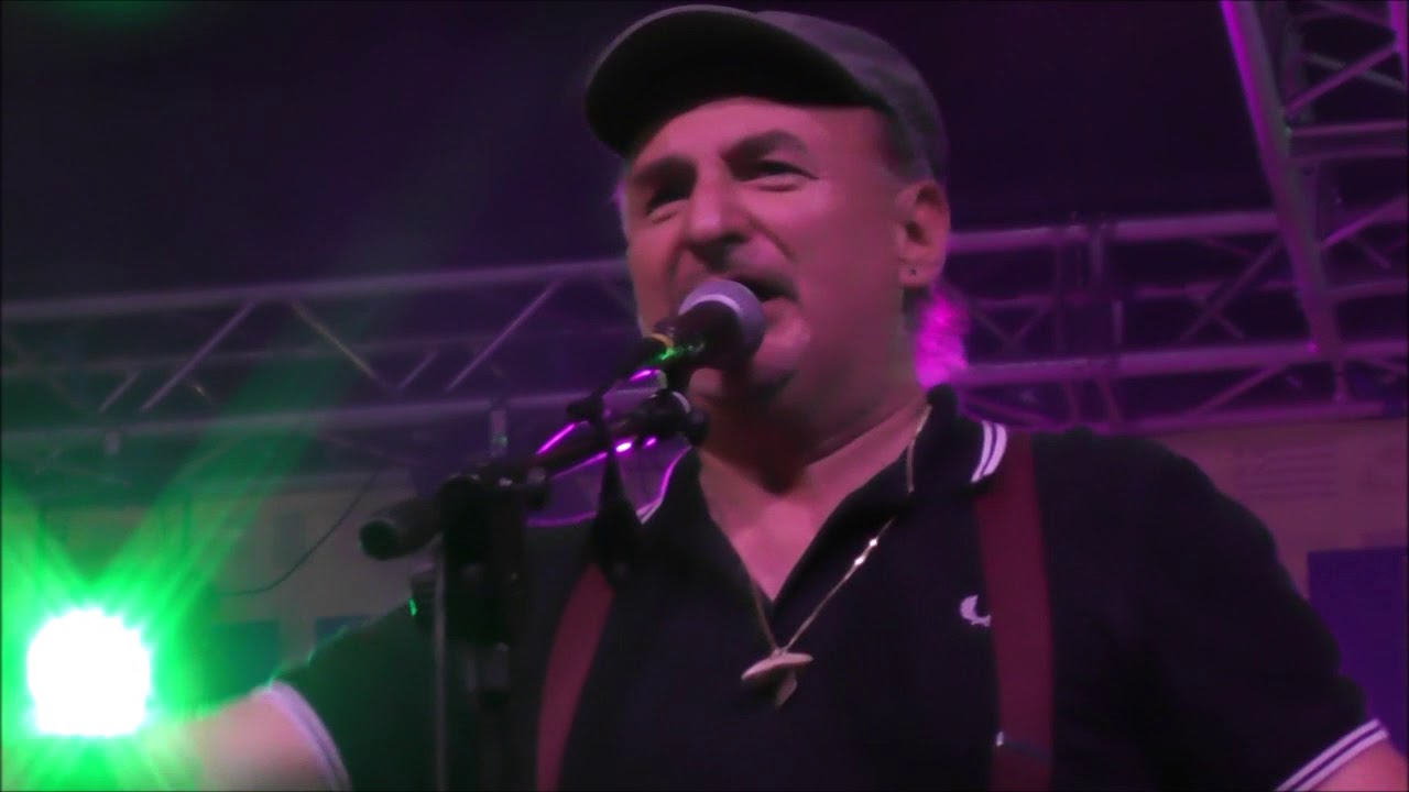 concerto della formazione  Lou Dalfin 11 Collegno Folk Festival