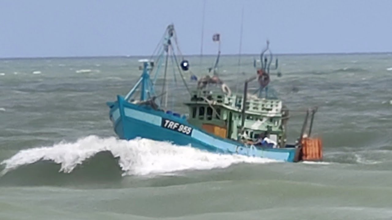 Braving the Strong Winds: Small Fishing Boat’s Courageous Return Home
