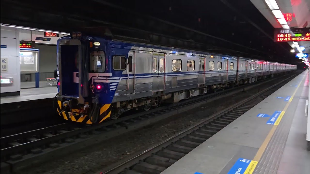 4216次樹林開往南澳的EMU500型八輛二編組EMU515+EMU512區間車，和124B次南港發車開往樹林調車場的TEMU2000型八輛二編組TEMU2011+TEMU2012普悠瑪自強號