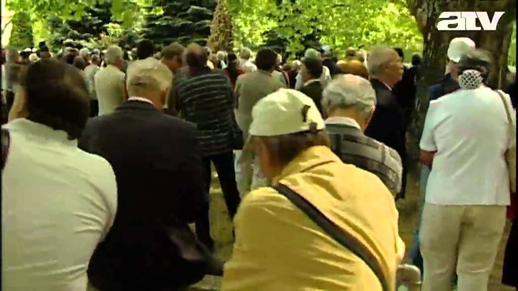 Szoboravat&aacute;s K&aacute;d&aacute;r J&aacute;nosr&oacute;l sz&uuml;let&eacute;s&eacute;nek sz&aacute;zadik &eacute;vfordul&oacute;j&aacute;n
