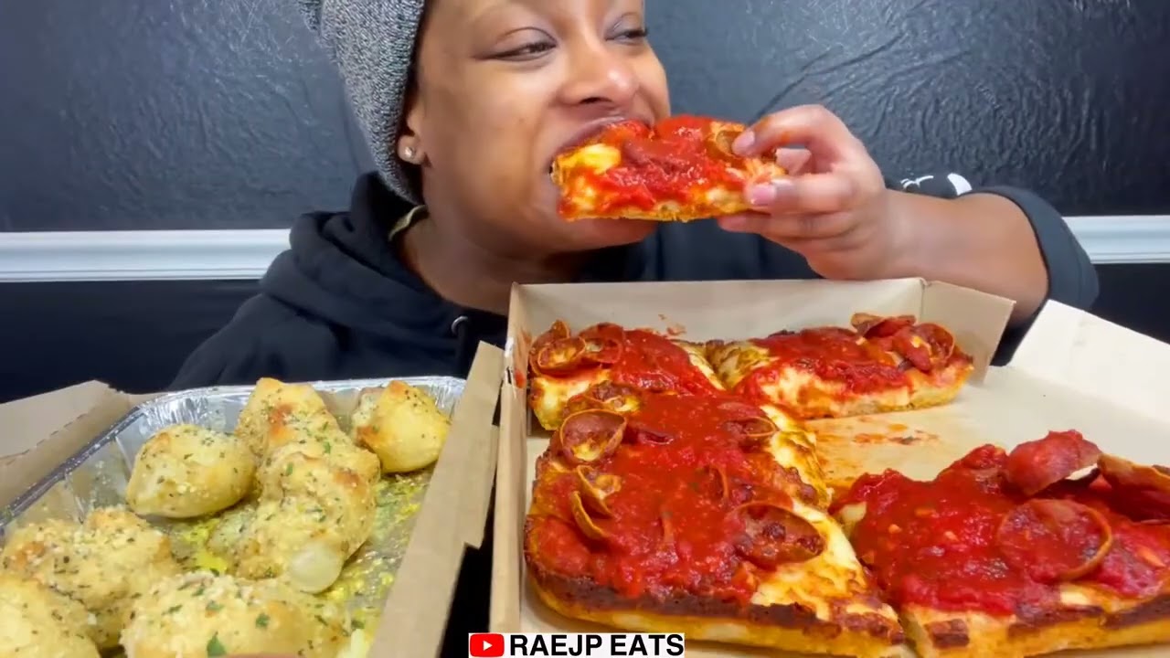 ASMR EATING 먹방 PIZZAHUT DETROIT CHEESY PEPPERONI PIZZA GARLIC BREAD ASMR EATING 먹방 REAL EATING SOUND
