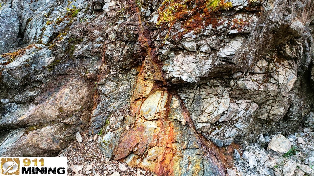 Mineralized Silver & Copper Deposit In Oxidized Outcrops!