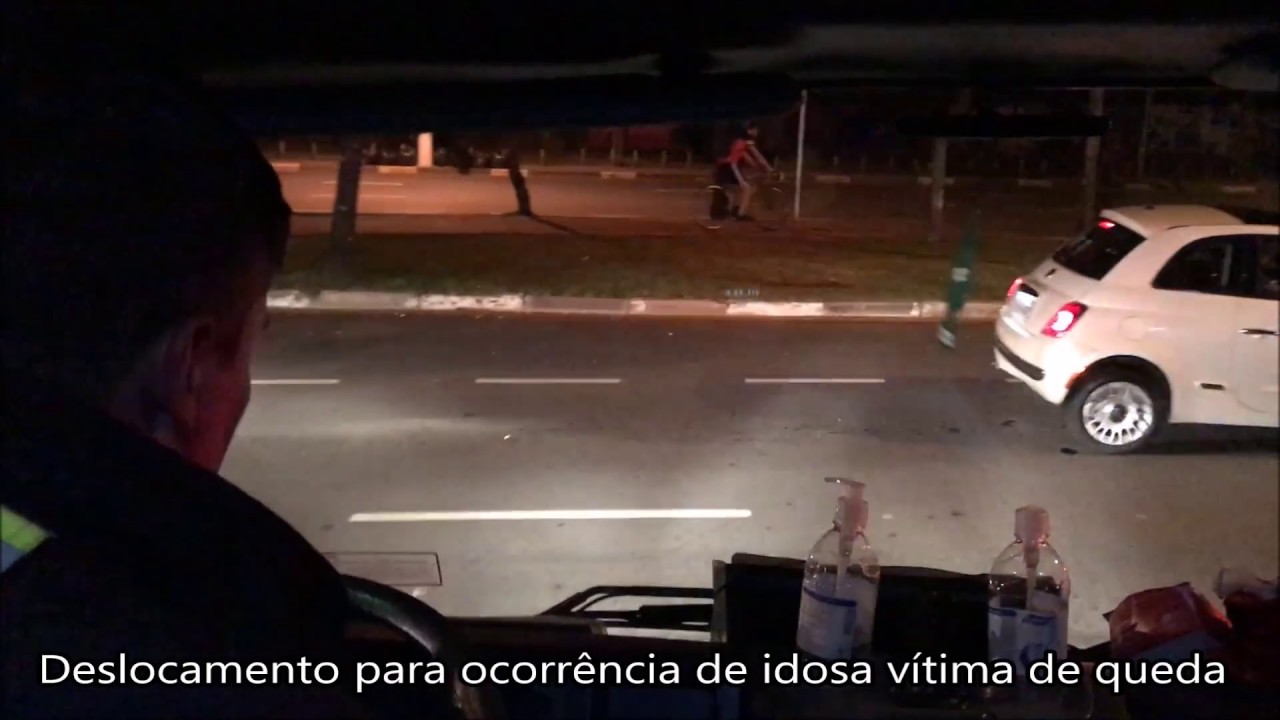 Deslocamento para ocorrência de idosa vítima de queda - Auto Bomba