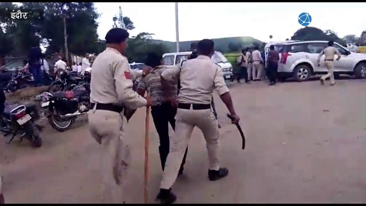 Nagar Nigam Demolishing Shops Due to Encroachment | Illegal Construction | Indore