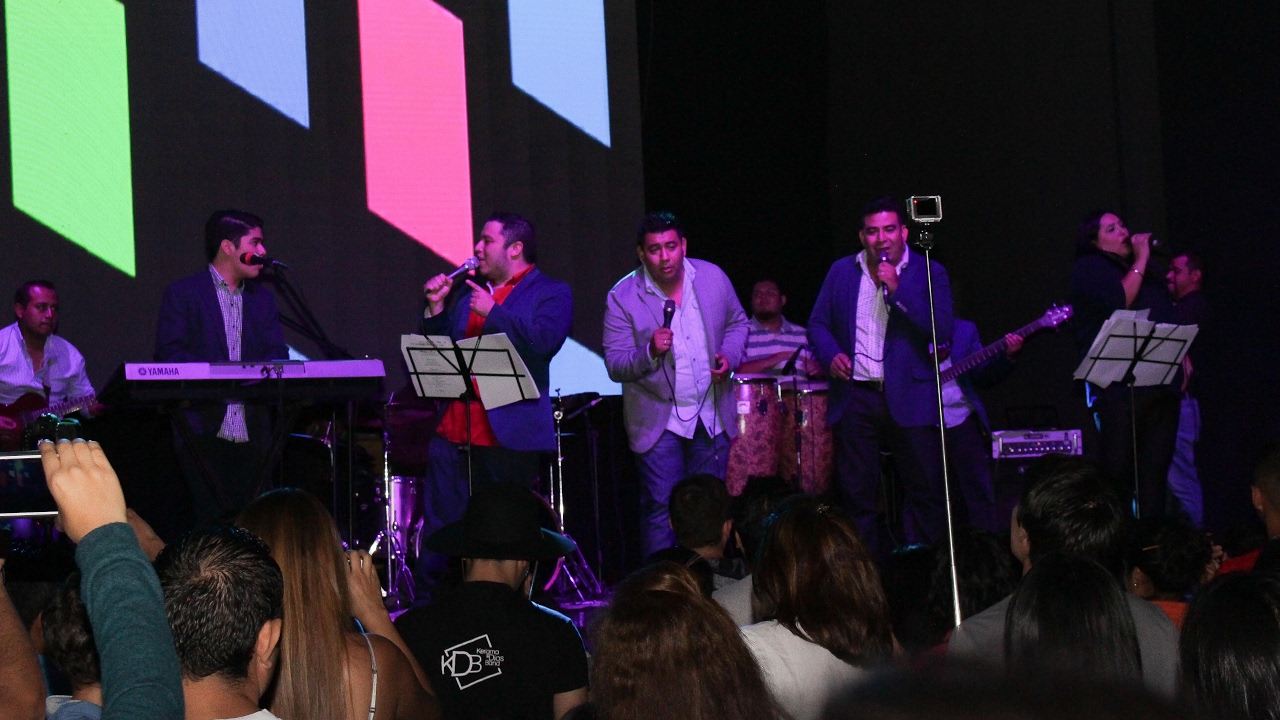 Totus Tuus & Alto Mando es el Señor  - Somos Mas(En Vivo)  - MÚSICA CATÓLICA