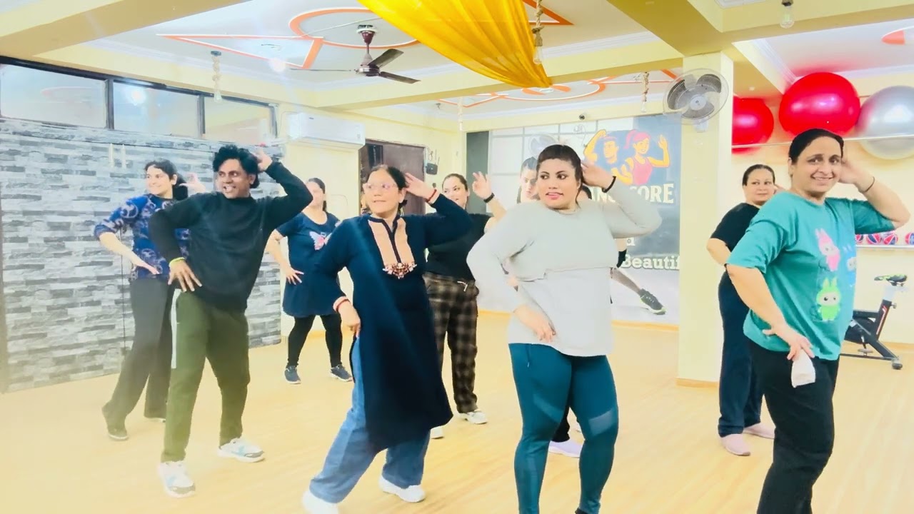 Weight Loss with Dance | Bollywood Songs Chama Chama #ytshorts #weightlossexercise #bollywoodsongs 