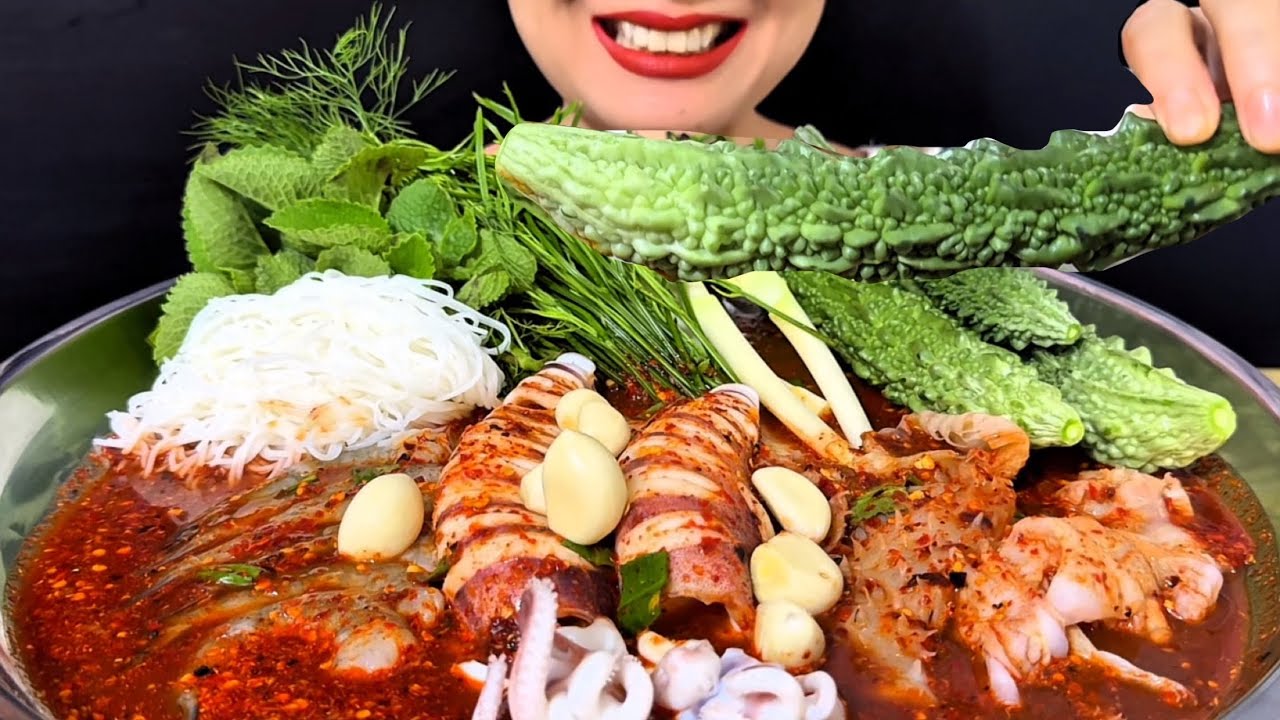 Thaifood ASMR ยำเหลาทะเลปลาร้า น้ำยำข้นๆปลาร้านัว มะระกรอบๆ Spicy seafood salad MUKBANG show