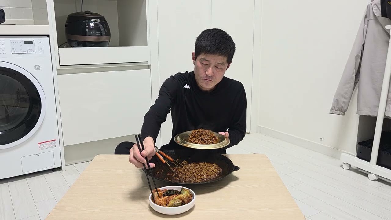 퇴근 후 짜파게티 4봉지 먹방