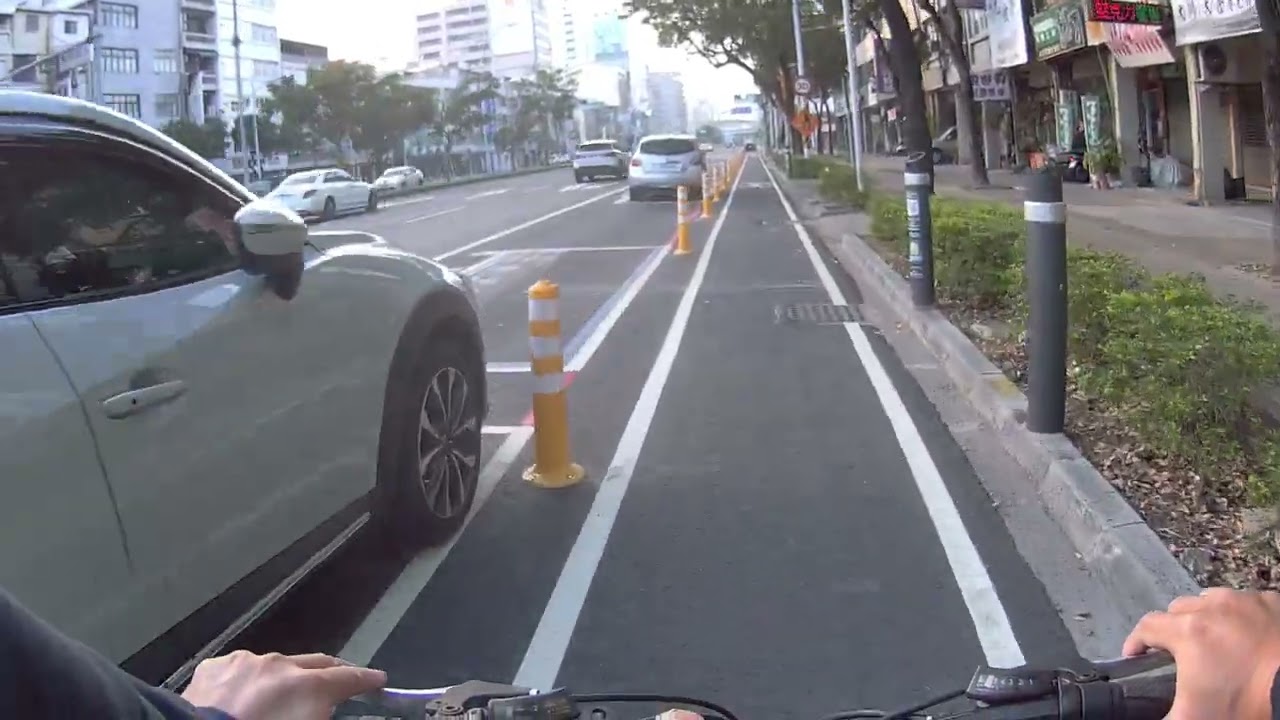 除夕，高雄愛河之心至高雄火車站