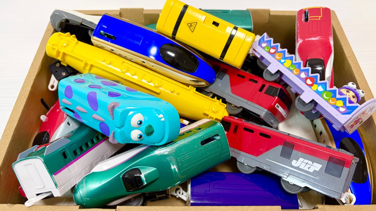 新幹線、電車のおもちゃを正しい車両と連結させて踏切コースを走行テストです！