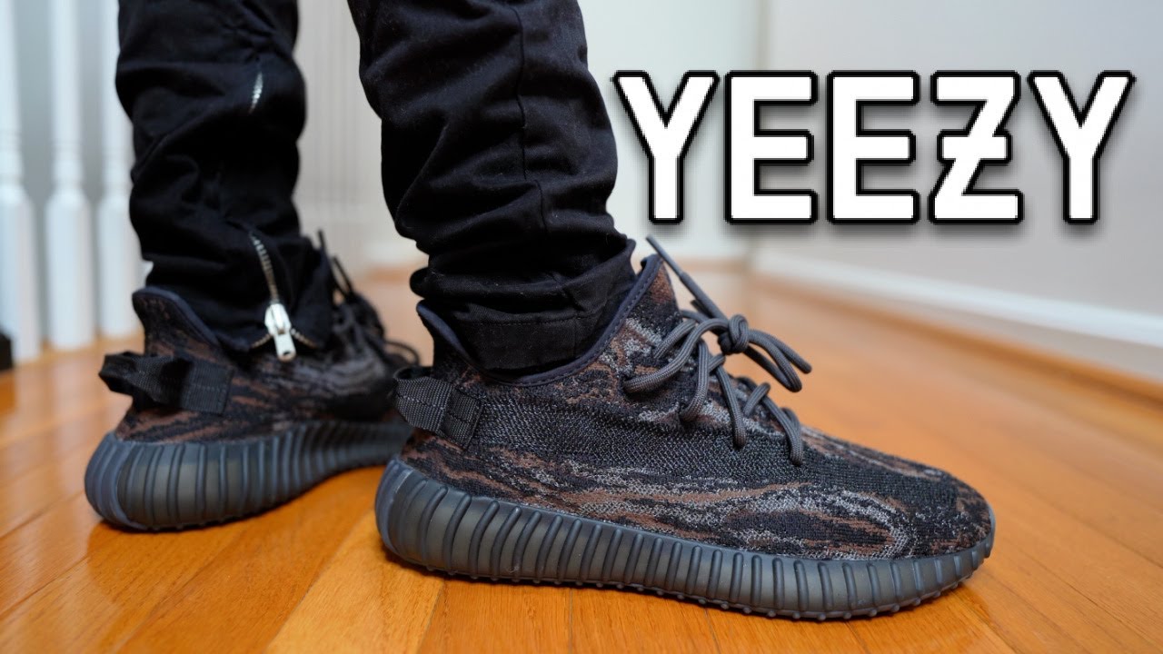 YEEZY 350 V2 