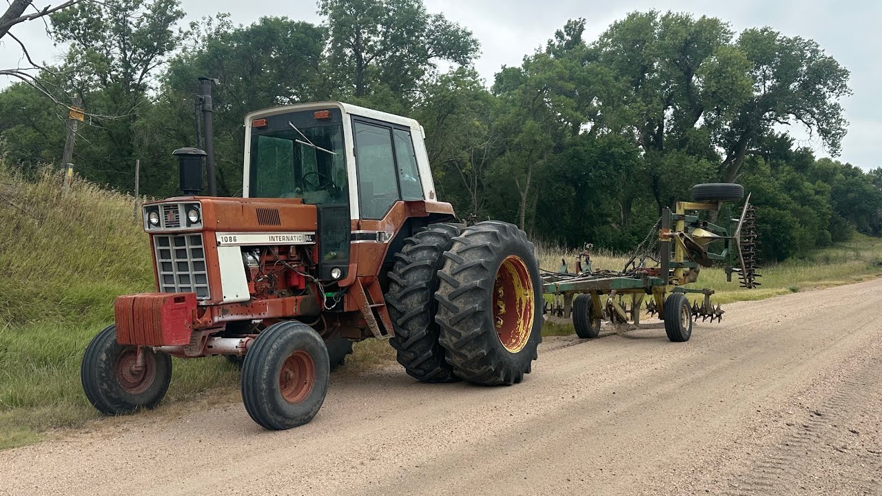Wheels Falling OFF! 60 Mile Road Trip in an IH 1086 Pulling an Undercutter!