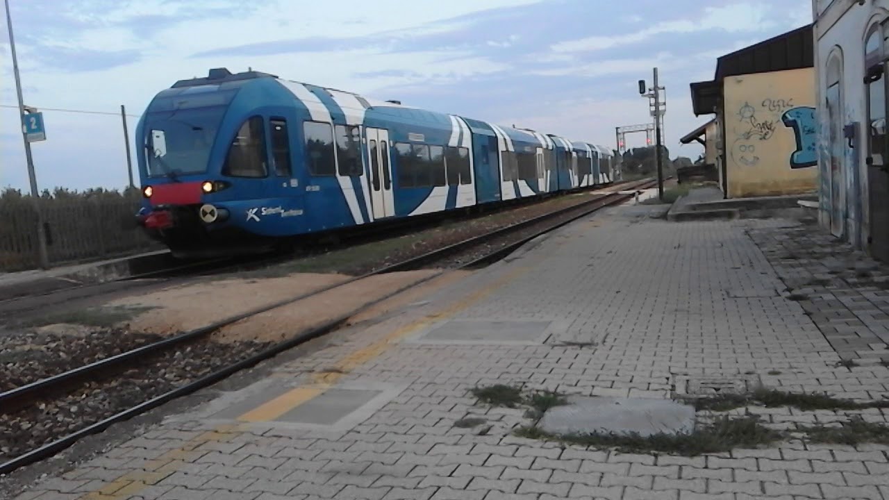 Incrocio tra frattellini ATR, stazione di Cona Veneta  [HD]
