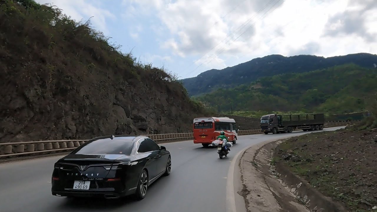 Dốc Cun một trong những con dốc nguy hiểm nhất của tỉnh Hòa Bình và Tây Bắc