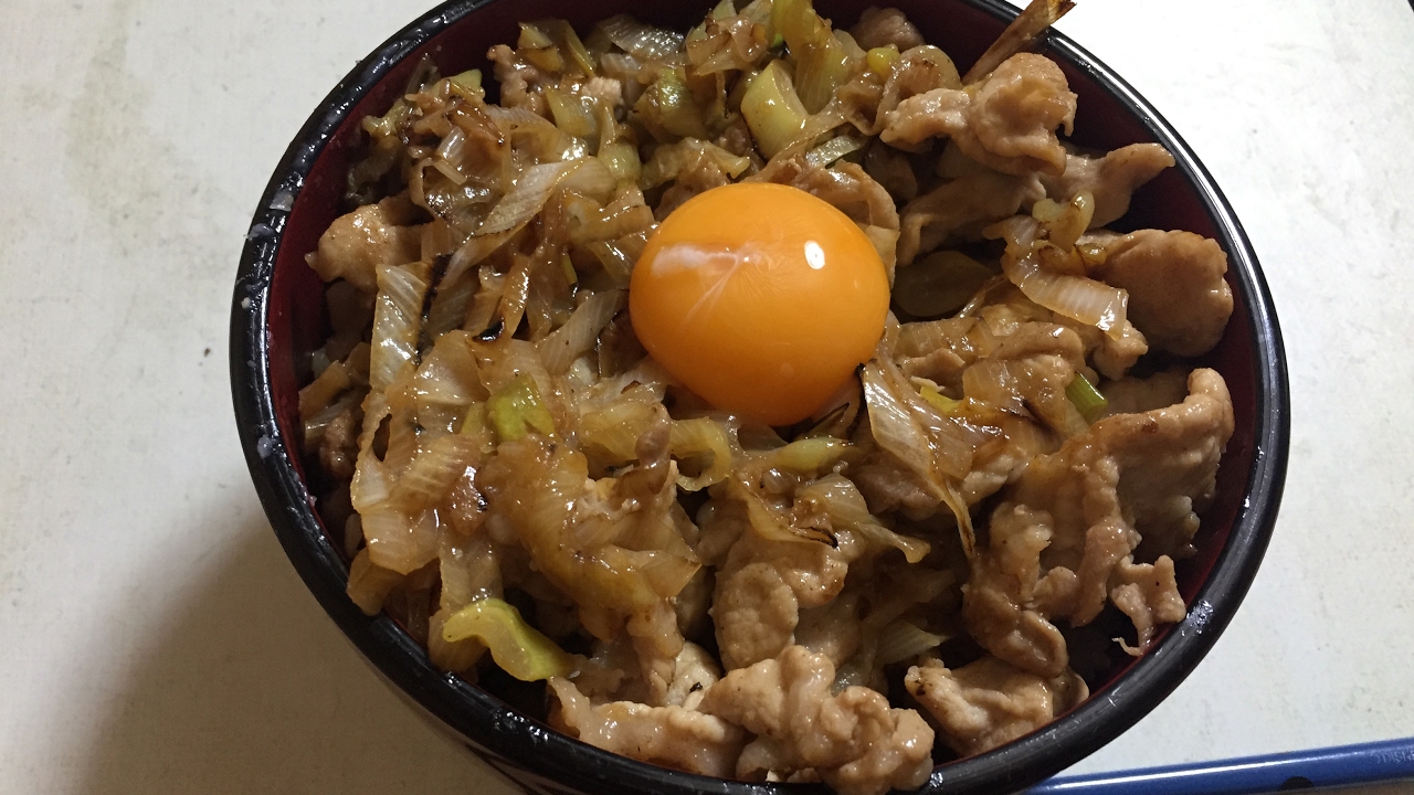 【超にんにく】すた丼風　にんにく豚飯【卵黄濃厚】