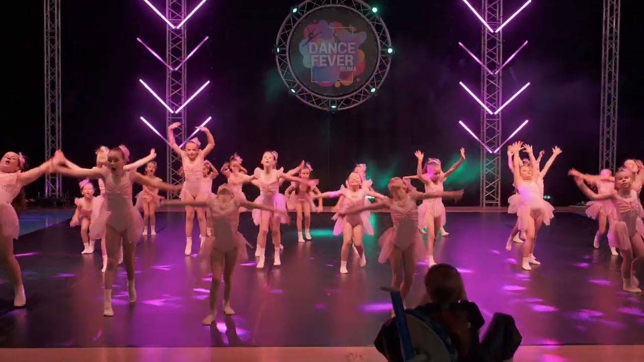 Royal Dance Studio - That Girl/mini jazz formation/