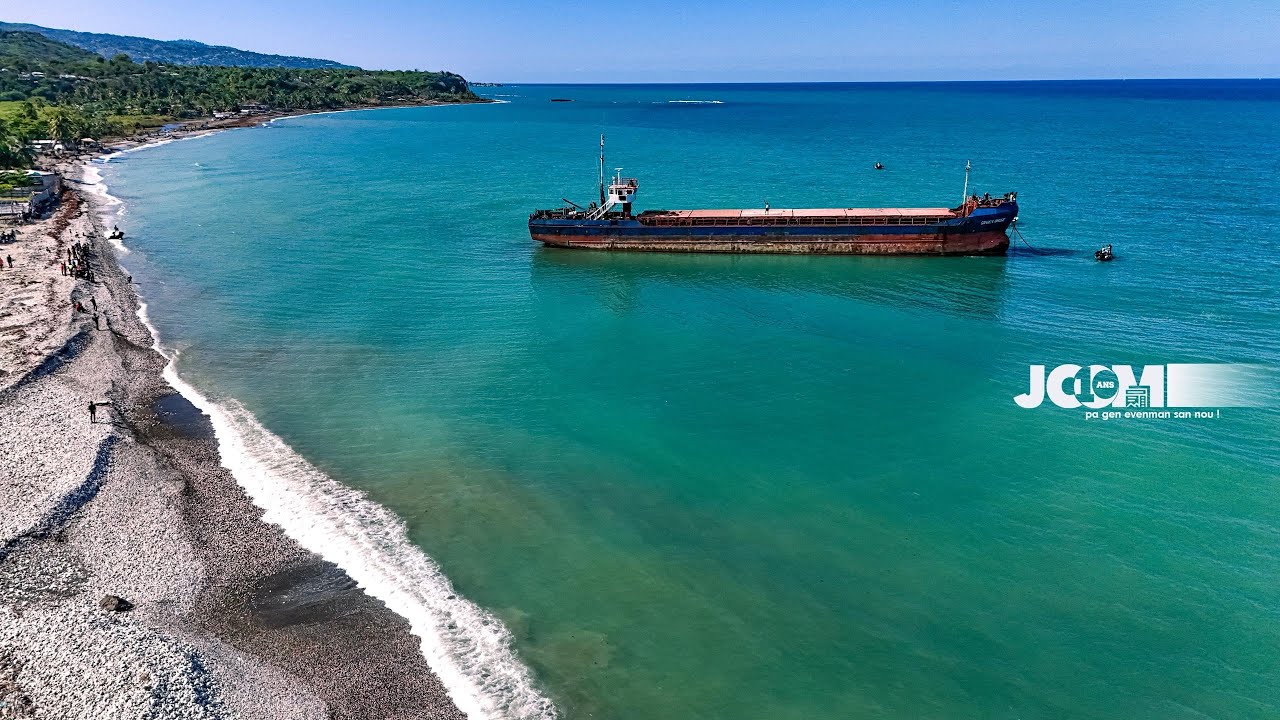 Yon Bato siman echwe nan Testas, Vil Jeremi aprè motè li fin tonbe anpàn, li kole nan sab la