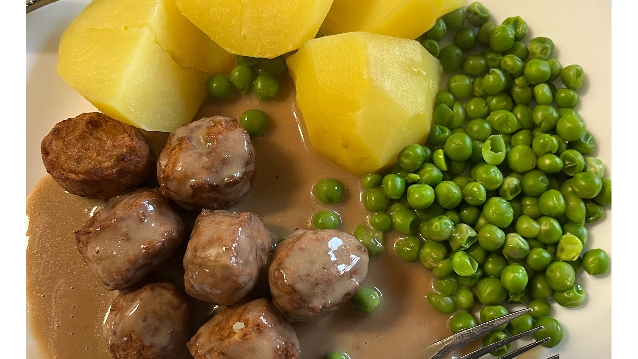 Swidish khabar köttbullar med brunsås(chikenboll o brown sås)