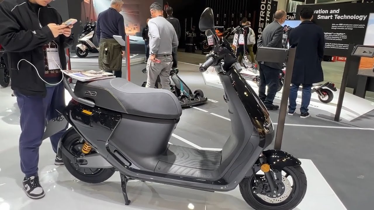 Segway eScooter E300SE (2026) &ndash; Walkaround & First Look | EICMA 2025 Milan