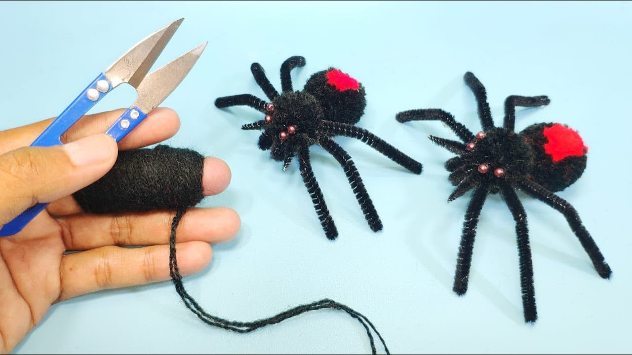 Black Spider Pom Pom Toys Easy Making - Halloween Crafts Idea - Woolen Craft