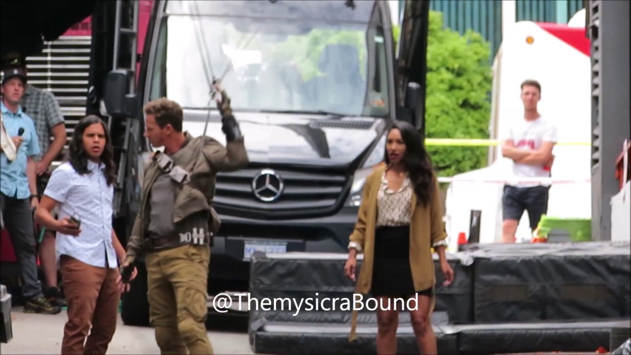 THE FLASH - episode 603 - Carlos Valdes, Candice Patton and Tom Cavanaghs stunt double do a scene