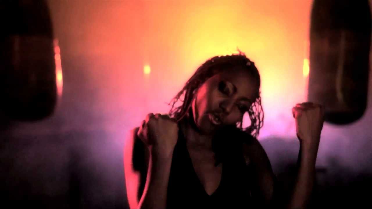 Mwafreeka ft. Dela - Stronga (Official Video)
