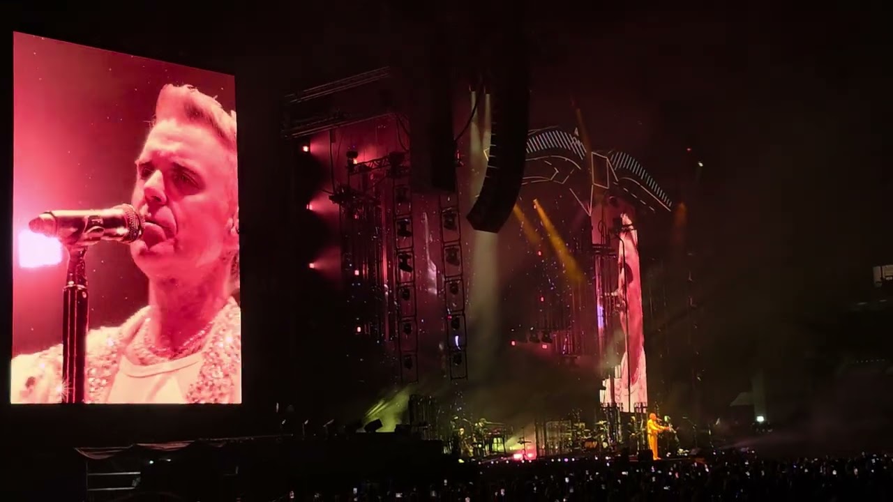 Robbie Williams, My way / Feel /Angels, Dublin Croke Park, 23 August 2025