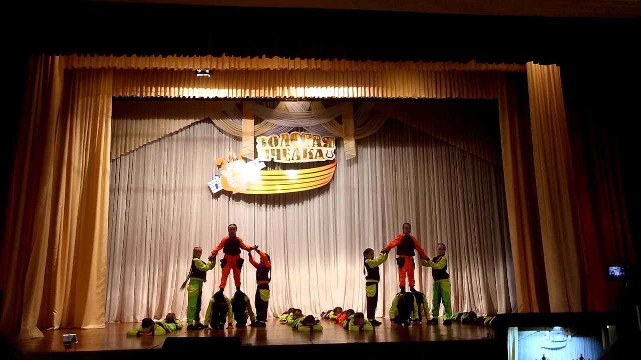 Junior dance group 