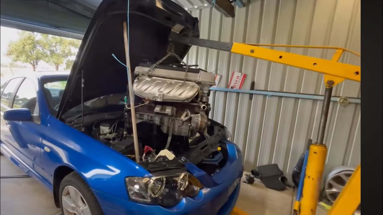 Как снять двигатель Ford Barra в сарае дома BF XR6 шаг за шагом