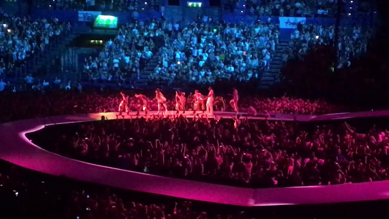 Ariana Grande Sweetener World Tour Arena Birmingham Night 2 Side To Side