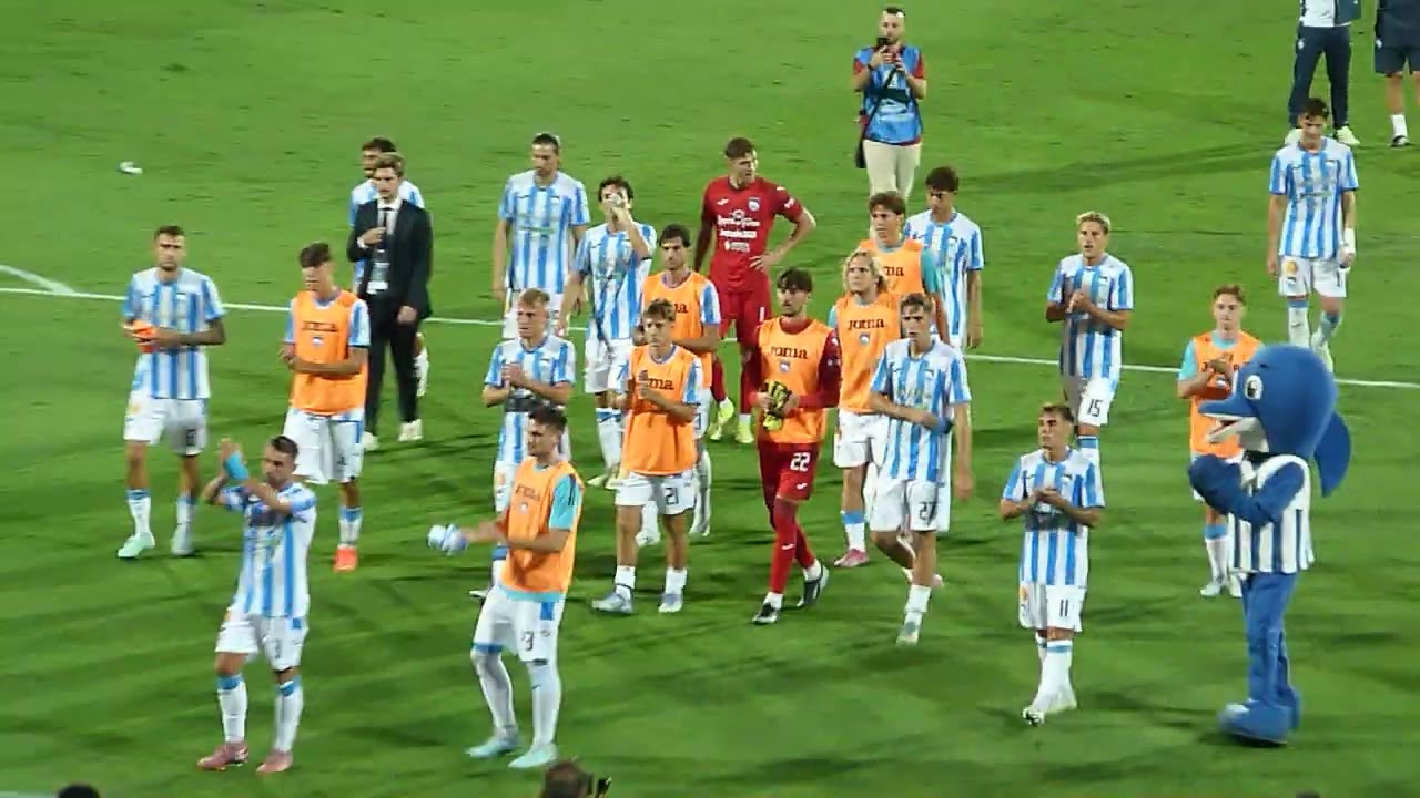 Pescara 1-3 Cesena fine partita squadra sotto la Curva Nord 22-8-2025