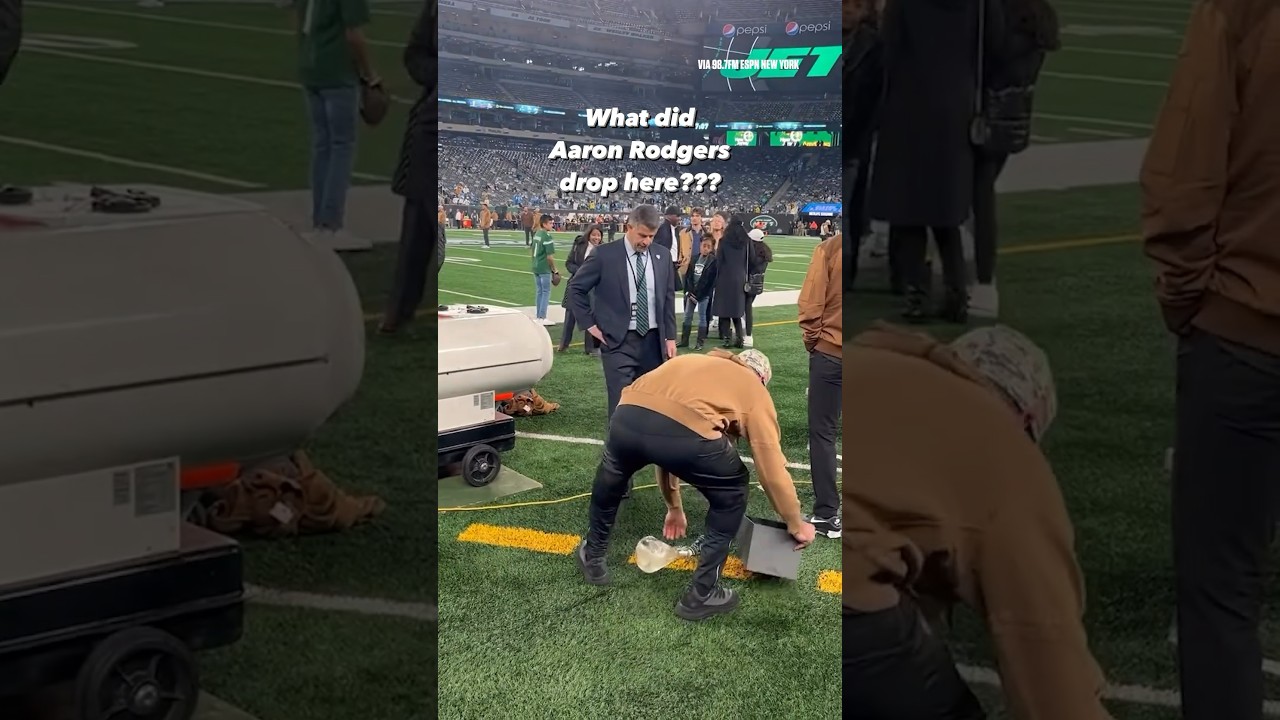 ⚠️DID AARON RODGERS DROP BONG ON FOOTBALL FIELD!?!👀🤷🏾&zwj;♂️💨